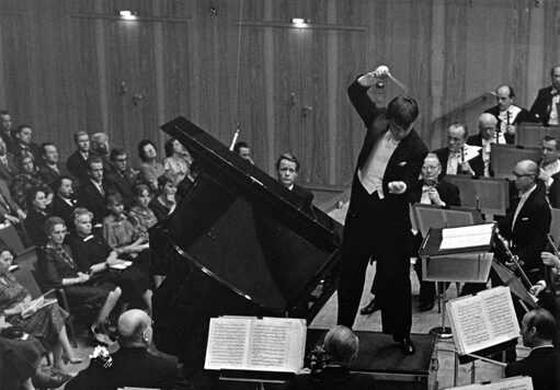 Das erste Konzert der Reihe ›RIAS stellt vor‹ am 3. November 1959 im Großen Sendesaal im Haus des Rundfunks mit Christoph Stepp (Dirigent) und dem Pianisten Anton Kuerti. Foto: Deutschlandfunk Kultur