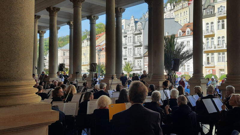 Das Abo-Orchester des DSO / Jubiläumstournee in Karlsbad. Foto: Marion Herrscher